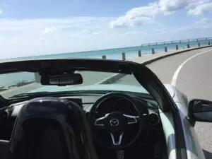 沖縄　オープンカーをレンタル